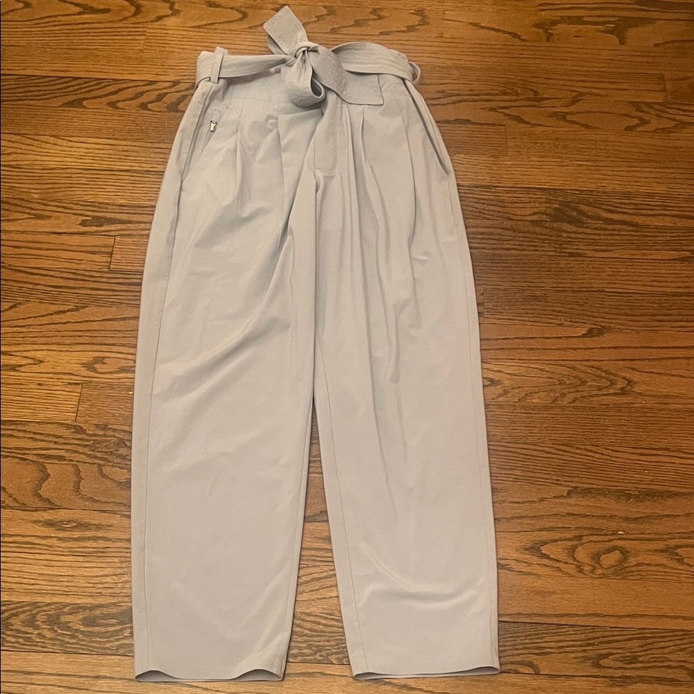 Athleta Stylish SKYLINE pant.  Light Gray High-Waisted. .







The
